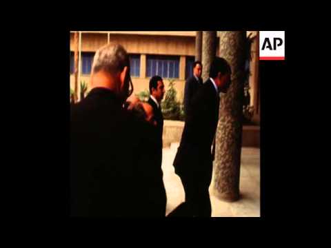 SYND 9 12 71 PRESIDENT SADAT ARRIVES AT ARAB SOCIALIST UNION MEETING IN CAIRO