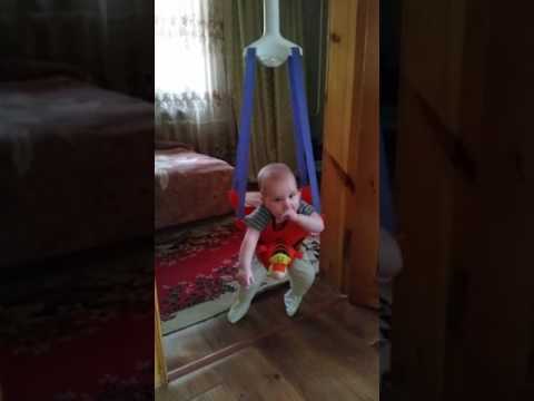 Пробуем прыгунки для малышей