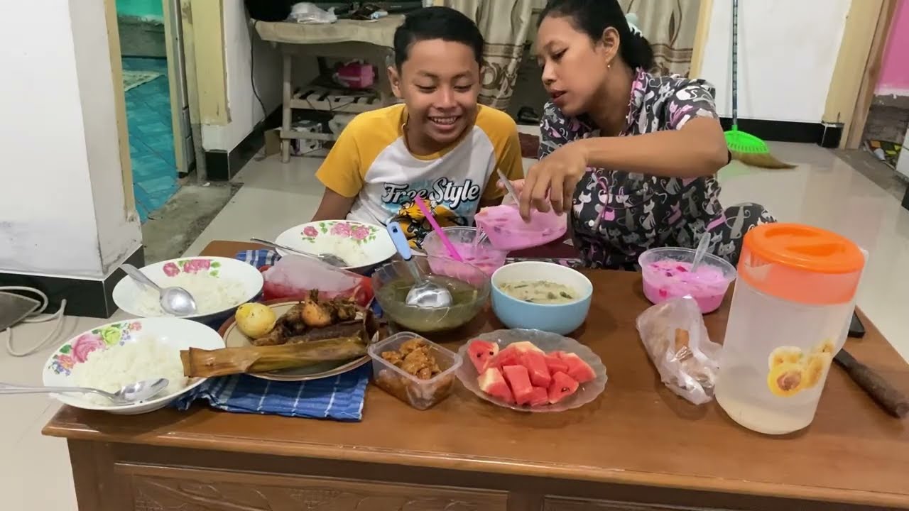 PAK SOLIKIN KANGEN MONYO GAES GOLEK I !!!! NEK KARO MBA LIPAH KOK GUYU AE