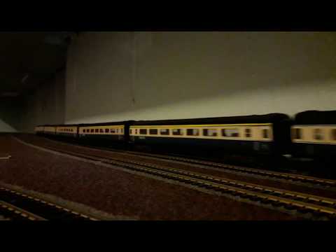 KTMB HO-scale Class 25204 MUTIARA with BR Intercity coaches - Part 1