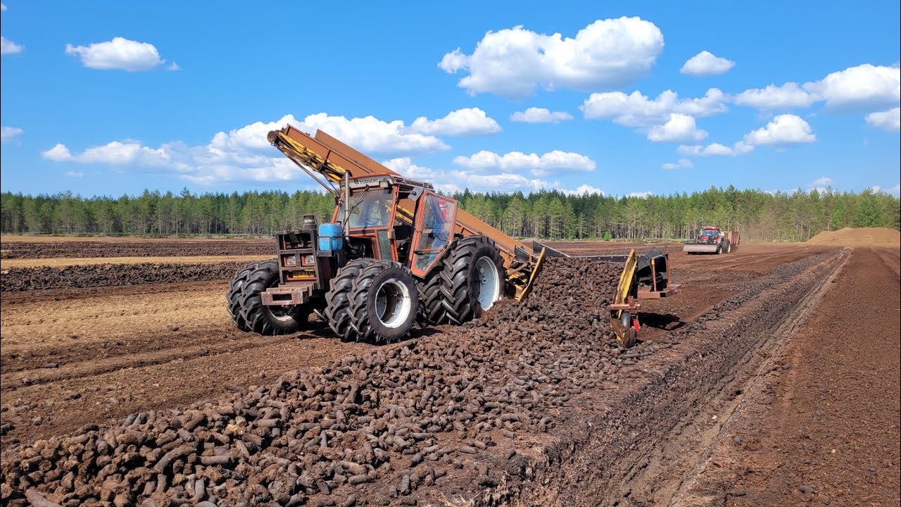 Turvetuotantoa 2023: Palaturpeen keruuta.