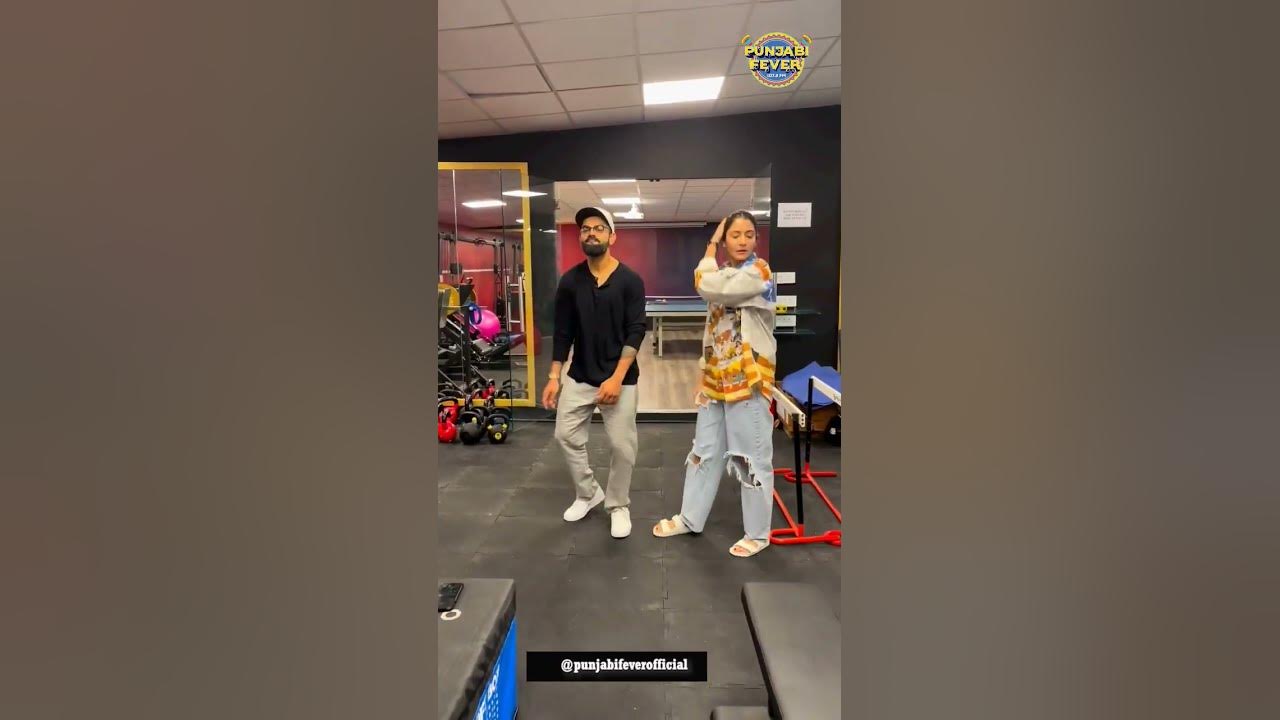 #viratkohli  & #anushkasharma  enjoying on punjabi song ELEVATED