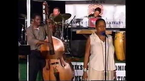 Julia Lowe (Black Diamond)