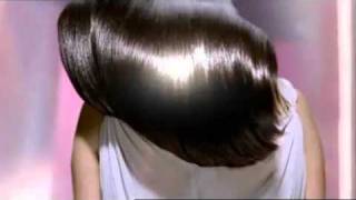 Download lagu L'Oreal Elvive Nutri Gloss - Freida Pinto