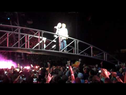 LUCKY U2 FAN - LIVE CONCERT NORMAN, OK-OCTOBER 200...