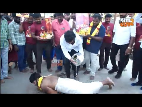 லீடர் அன்னதானம் விழா & கூல் சுரேஷ் கோவிலை சுற்றி அங்க பிரதட்சிணை செய்து வேண்டுதல் செய்தார்.