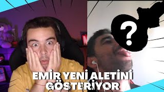 Emir Yeni Aletini Gösteriyor