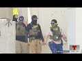 Congresista visita centro de detención de Pearsall para encontrarse con migrante herido
