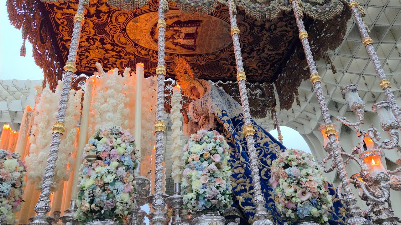 4K / Hdad de los Gitanos 2025 / Virgen de las Angustias Coronada en la plaza de la Encarnación 