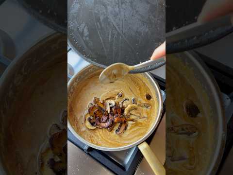 ستيك اللحم مع الفطر والصوص