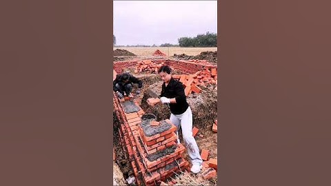 The process of sizing bricks for wall construction #shorts