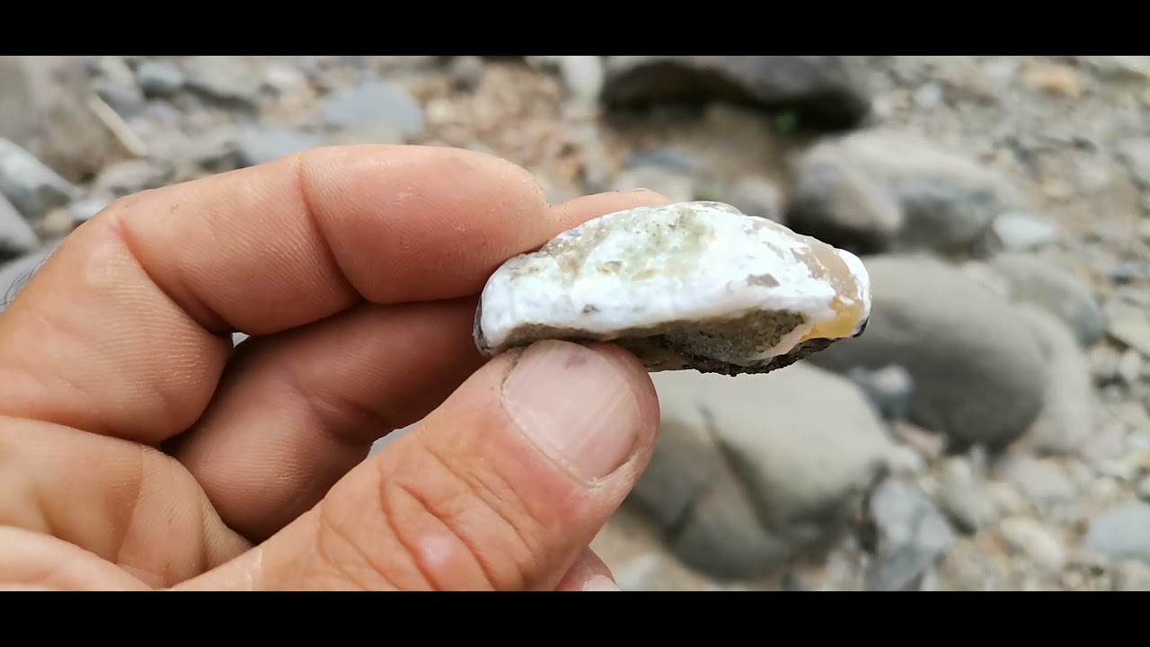 Karadeniz akikleri / Black Sea agates.