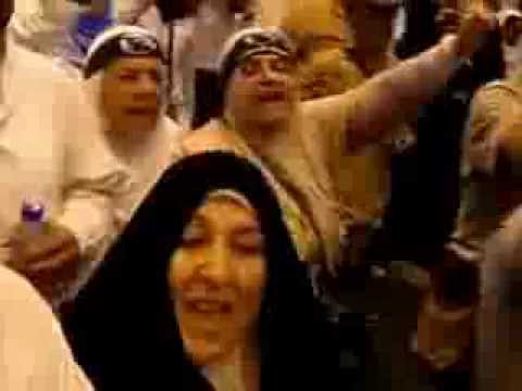 الحجاج ينادون لبيك يا حسين في نفق العزيزية في يوم عيد الغدير