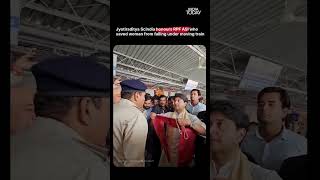 RPF ASI Birendra Tiwari Honoured By Scindia For Saving Woman At Shivpuri Railway Station