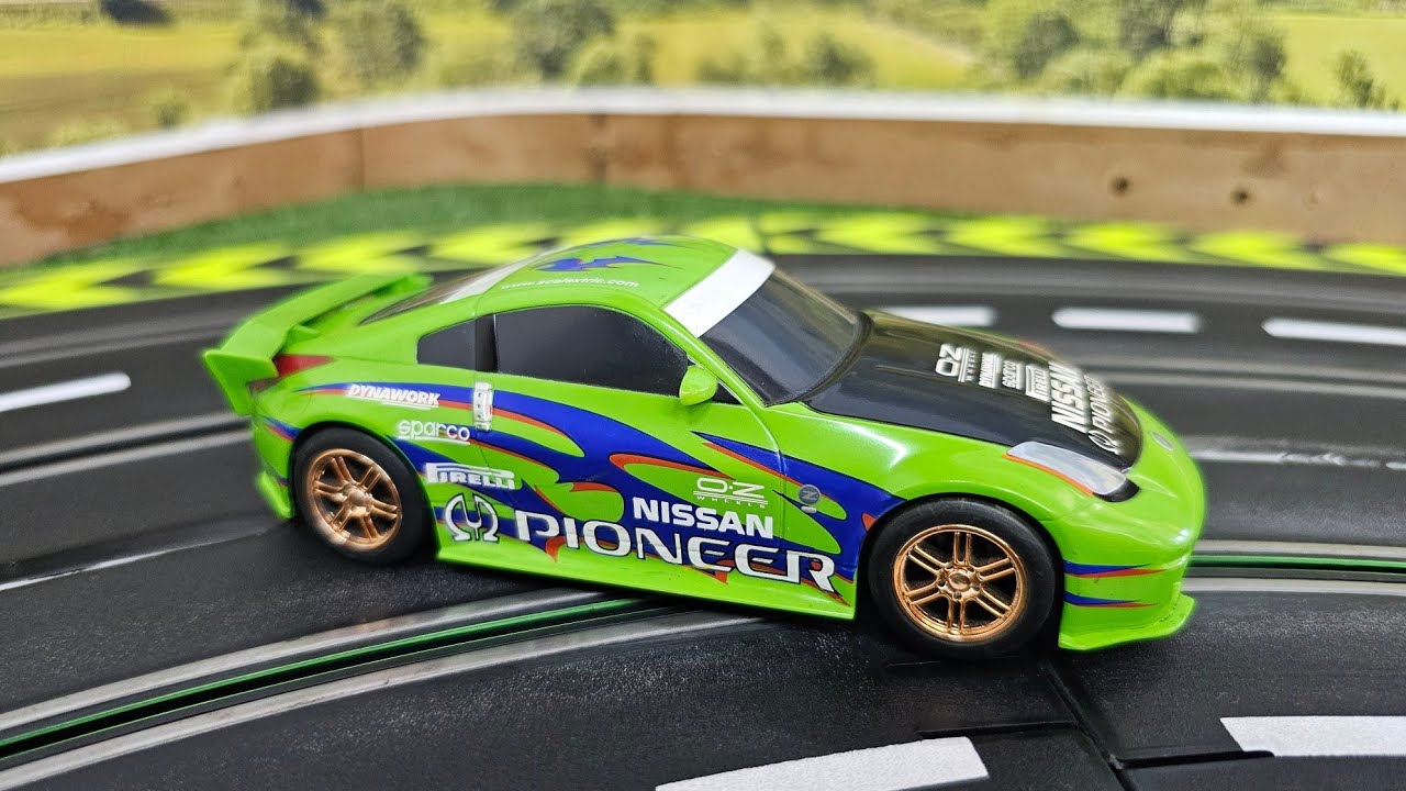 Дрифт-кар Scalextric Nissan 350Z 360⁰ в действии