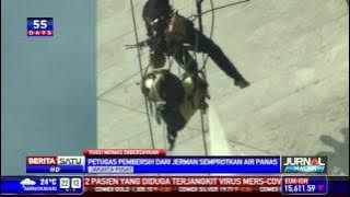 Tim dari Jerman Bersihkan Bagian Badan Tugu Monas