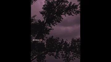 İkiye On Kala Bütün İstanbul Biliyo Lyrics Video 