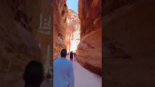 #petra Al-Siq The Treasury #travel #jordan #sevenwonders #sevenwondersoftheworld #wondersoftheworld