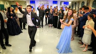 ПАРНИ против ДЕВУШЕК на турецкой свадьбе! Танцевальный батл! Смотреть до конца!