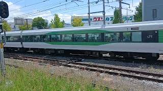 E257系5000番台特急あずさ79号松本行きが岡谷駅に到着