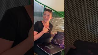 Katha Mia wirft einen Blick auf das „Darkness“ Earbook. Wer von Euch hat es sich schon gegönnt?