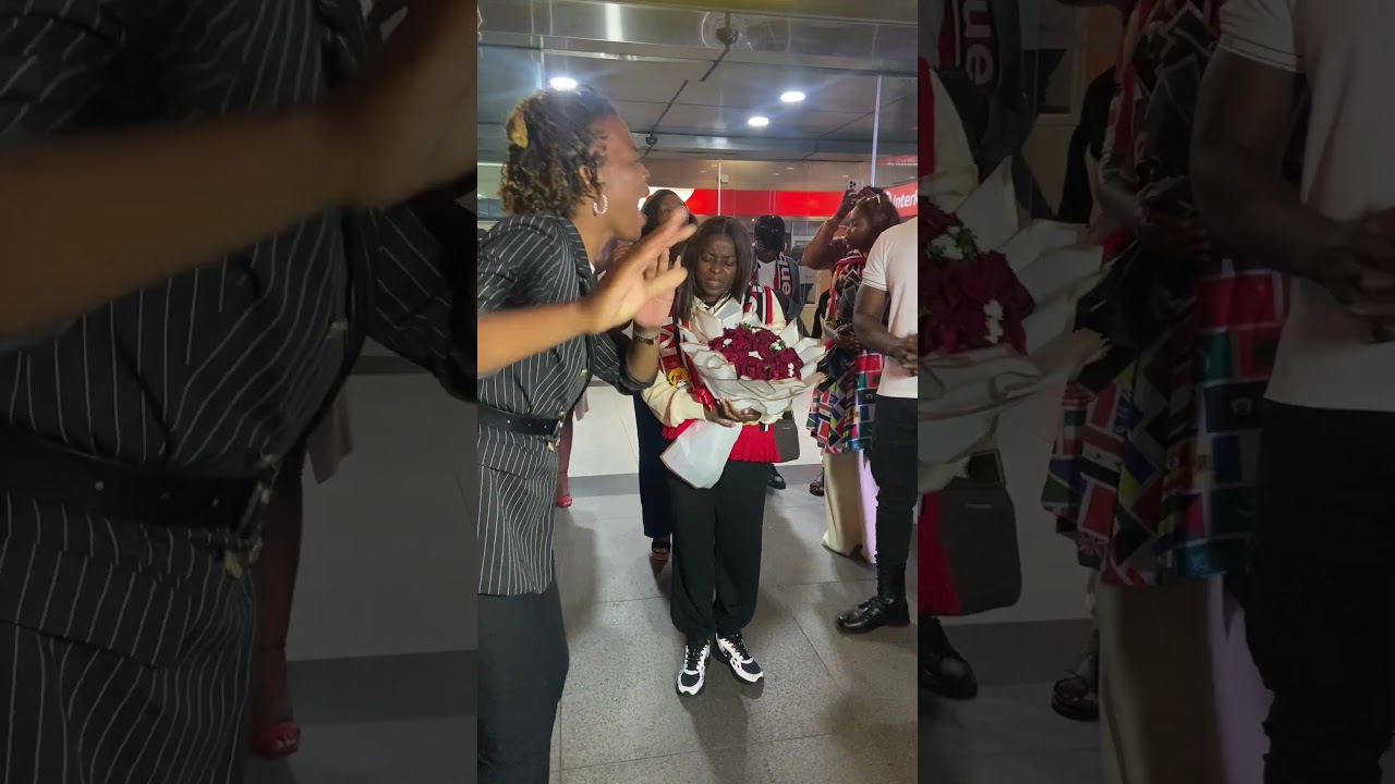 Nair Nany (Eu vou orar) recebendo serenata de boas-vindas em Moçambique