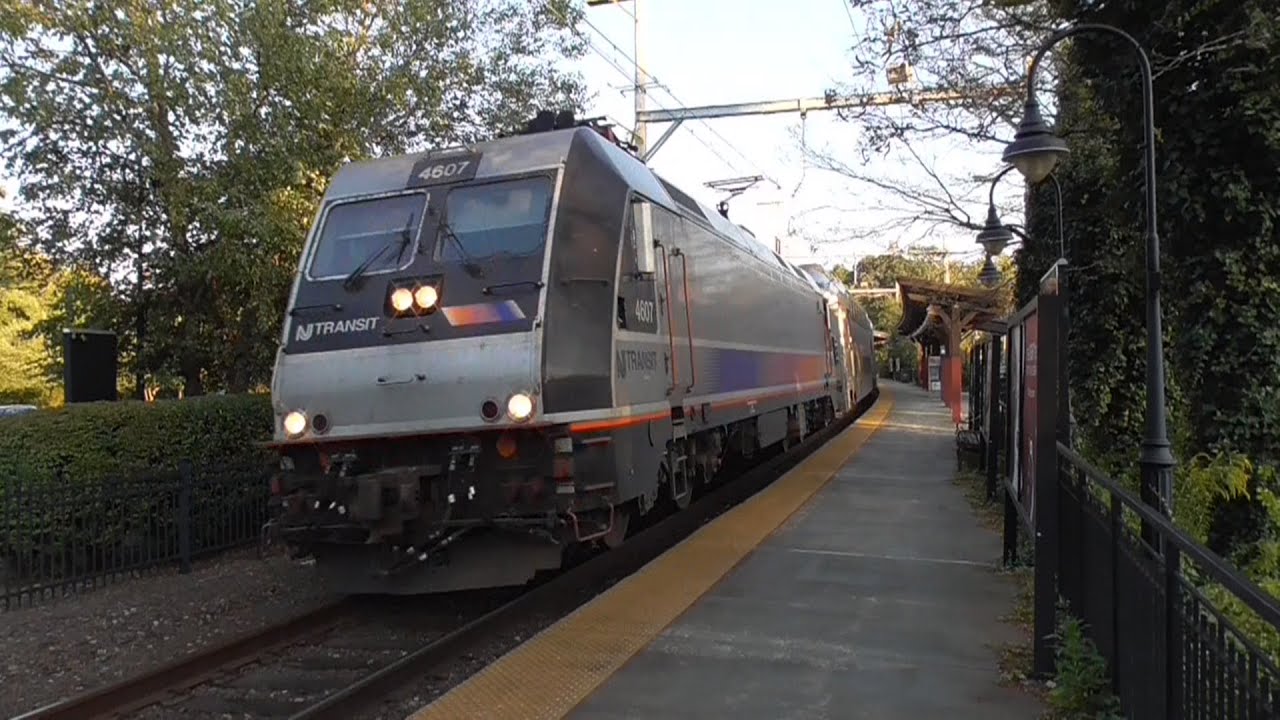 Gladstone Branch Peak Hour Trains at Lyons 9/10/21