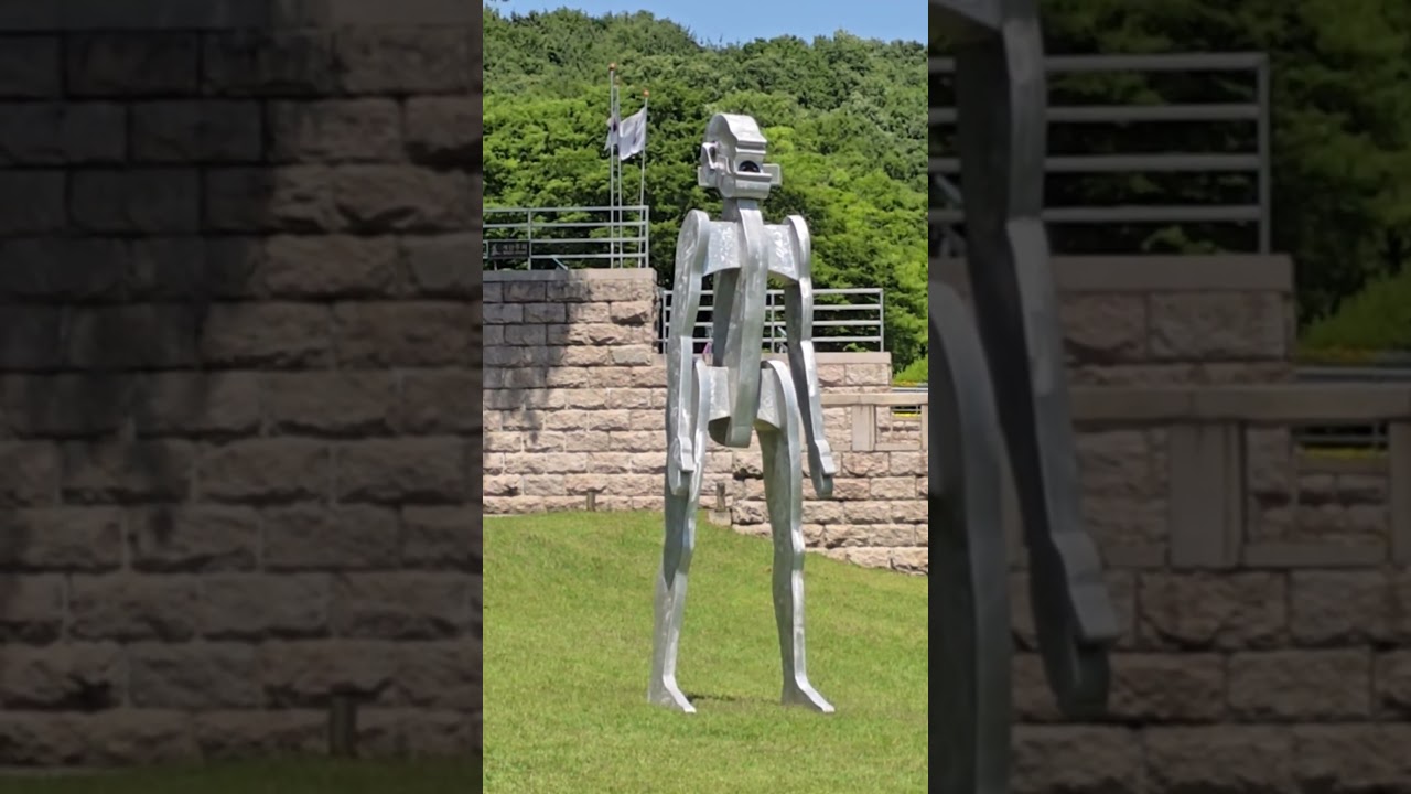 Jonathan Borofsky's Sculpture 'The Singing Man'