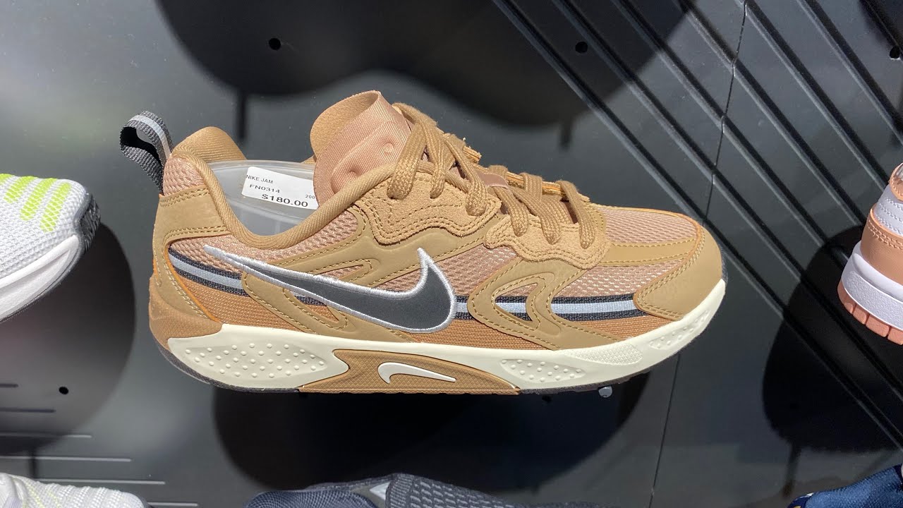 送料込み 追跡あり Nike Jam \