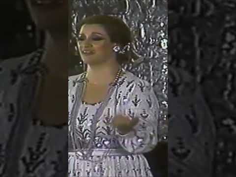 هيا الأزهار بتحيى ابدا من غير غصون