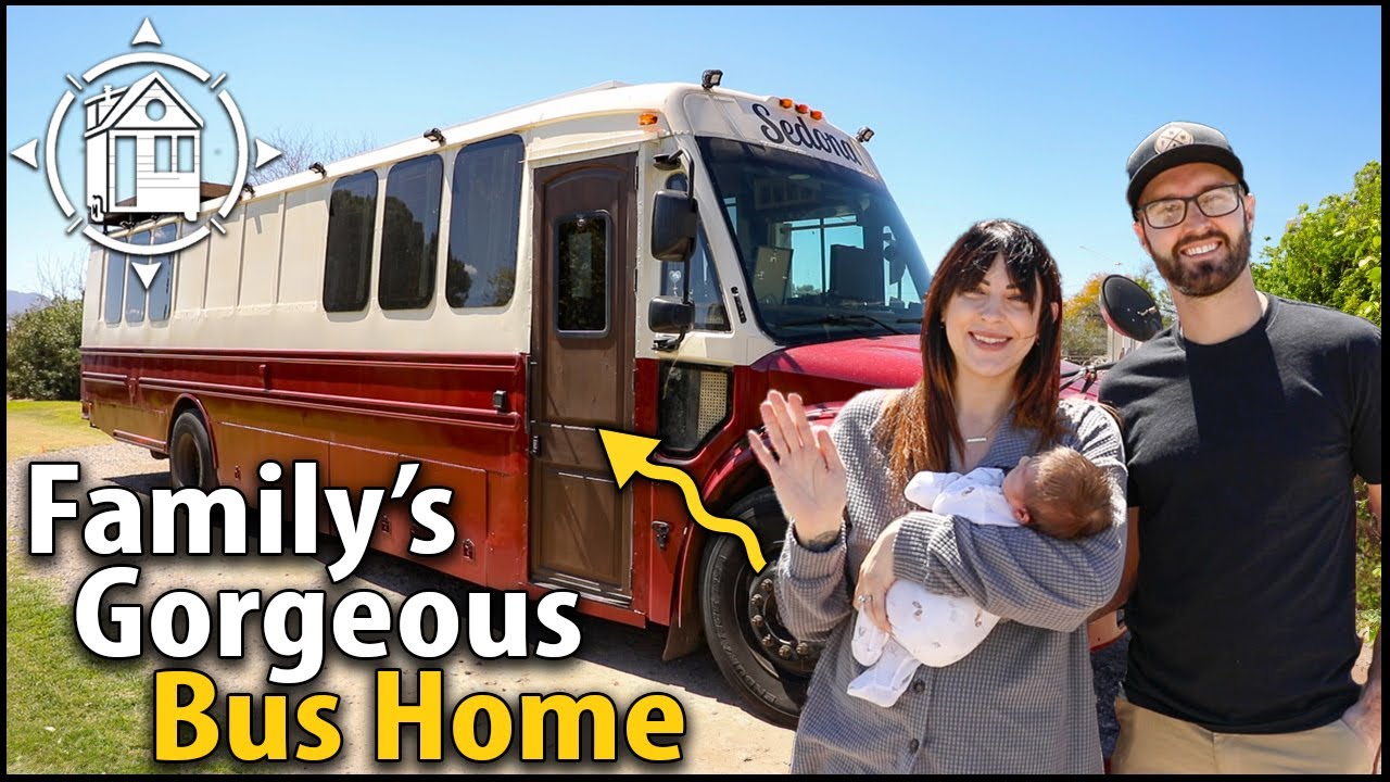 Пара построила РОСКОШНЫЙ МАЛЕНЬКИЙ ДОМ внутри школьного автобуса (и родила ребенка)!