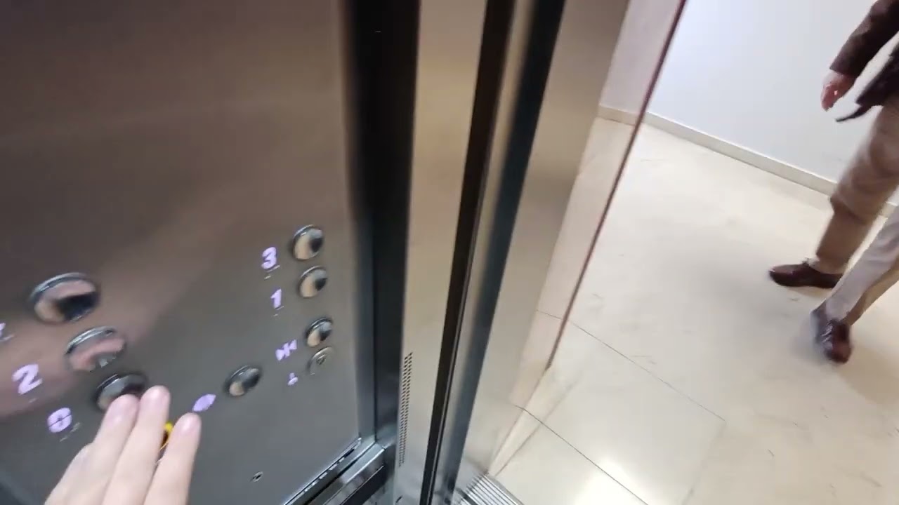 Primer video en ambulatorio maria auxiliadoraascensor otis gen2  modelo antiguo