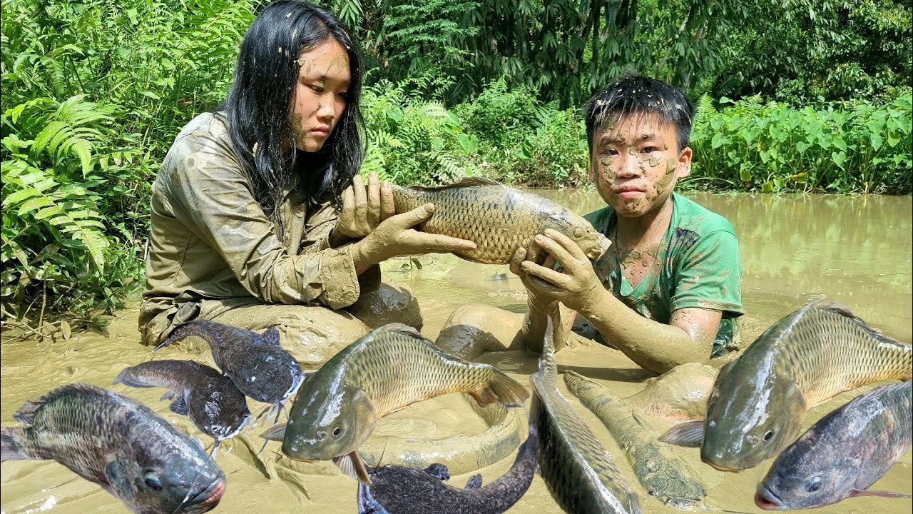 Meet a giant school of fish - Skills catch of the boy and girl mute ...