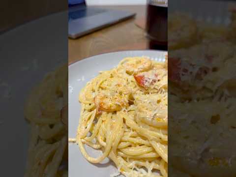 Сливочная паста с аргентинскими креветками и томатом🍝🦐 #cooking #паста #пастаскреветками #креветки