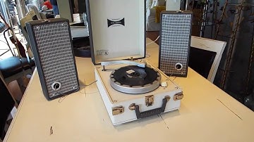 Columbia STEREO record player playing a 45 record.