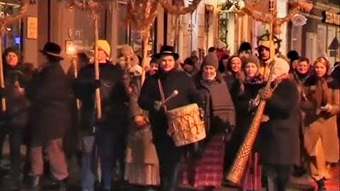 В Латвии встретили солнцестояние традиционным волочением и сожжением колоды (новости)