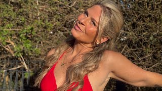 Michelle Williams Walking Around In Tight Clothes And Bikinis