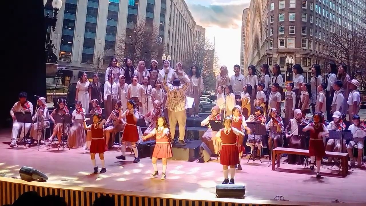 DRAMA MUSIKAL PETUALANGAN SHERINA - MENIKMATI HARI