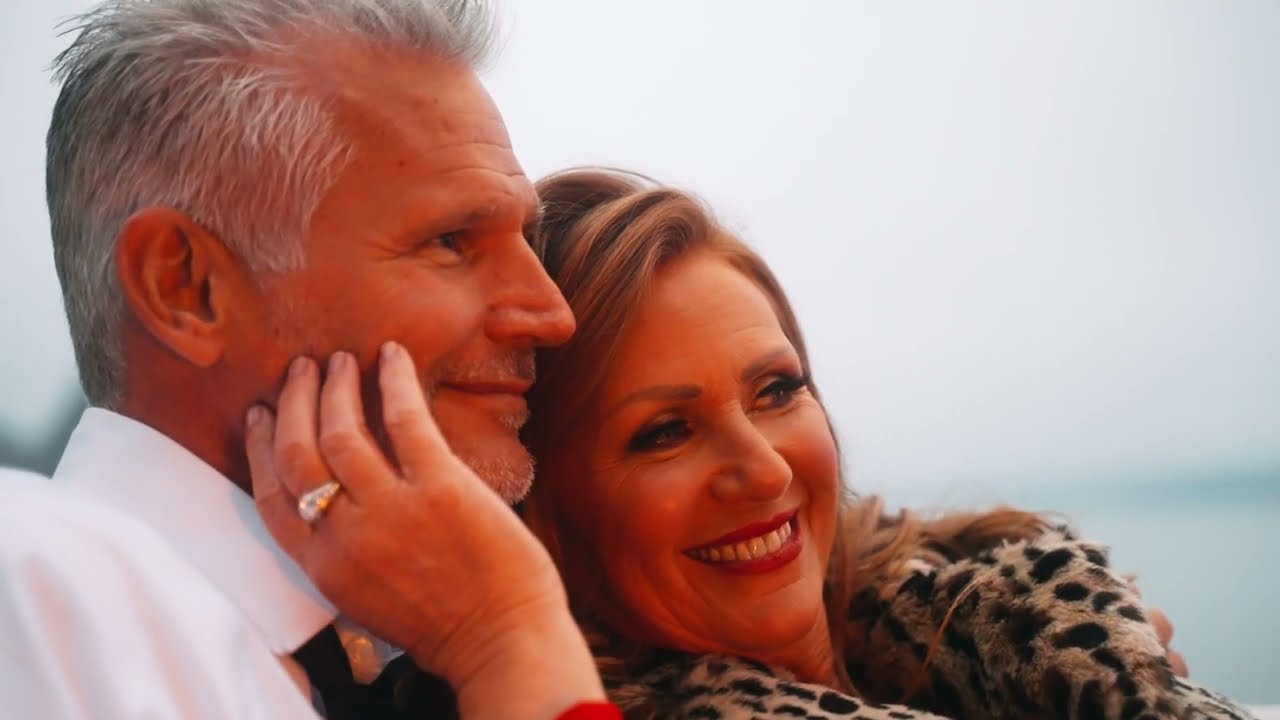 Mira Fire (Official Video) en YouTube