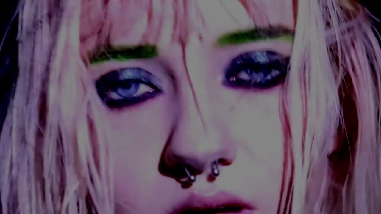 Crystal castles 2023. кристал кастлс итан. Crystal castles 2022. Crystal castles it fit. Alice glass crystal castles.