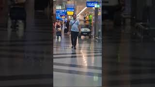 waking in Dubai Airport dubailife airport dxb