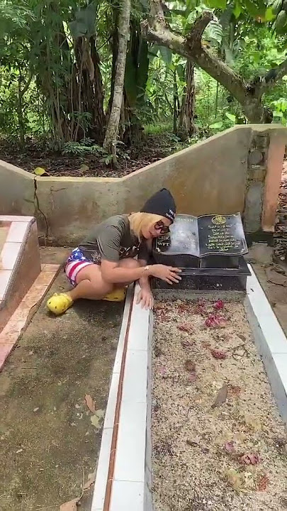 Hilarious and crazy video @nyaikembang1nyaikembang1 / story of an orphan during the fasting month🥲