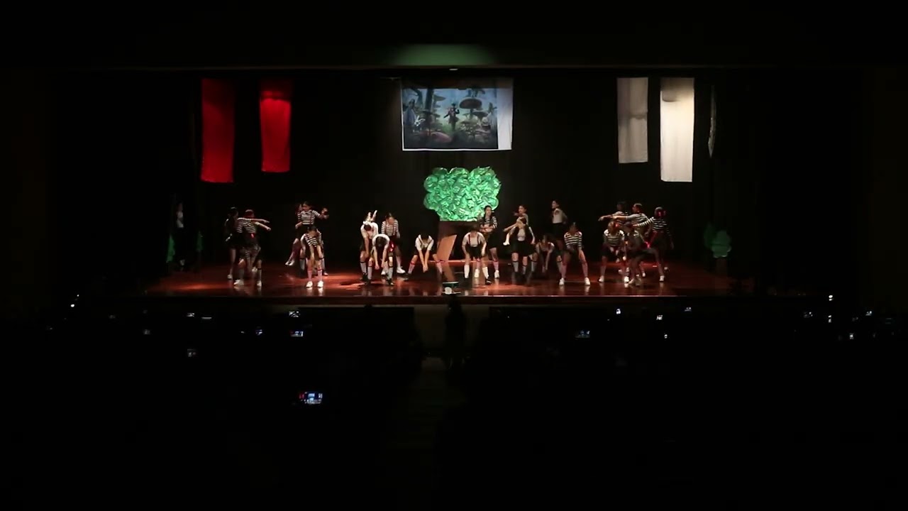 WORBAN - ALICIA ENTRE MARAVILLAS Y ESPEJOS 2025