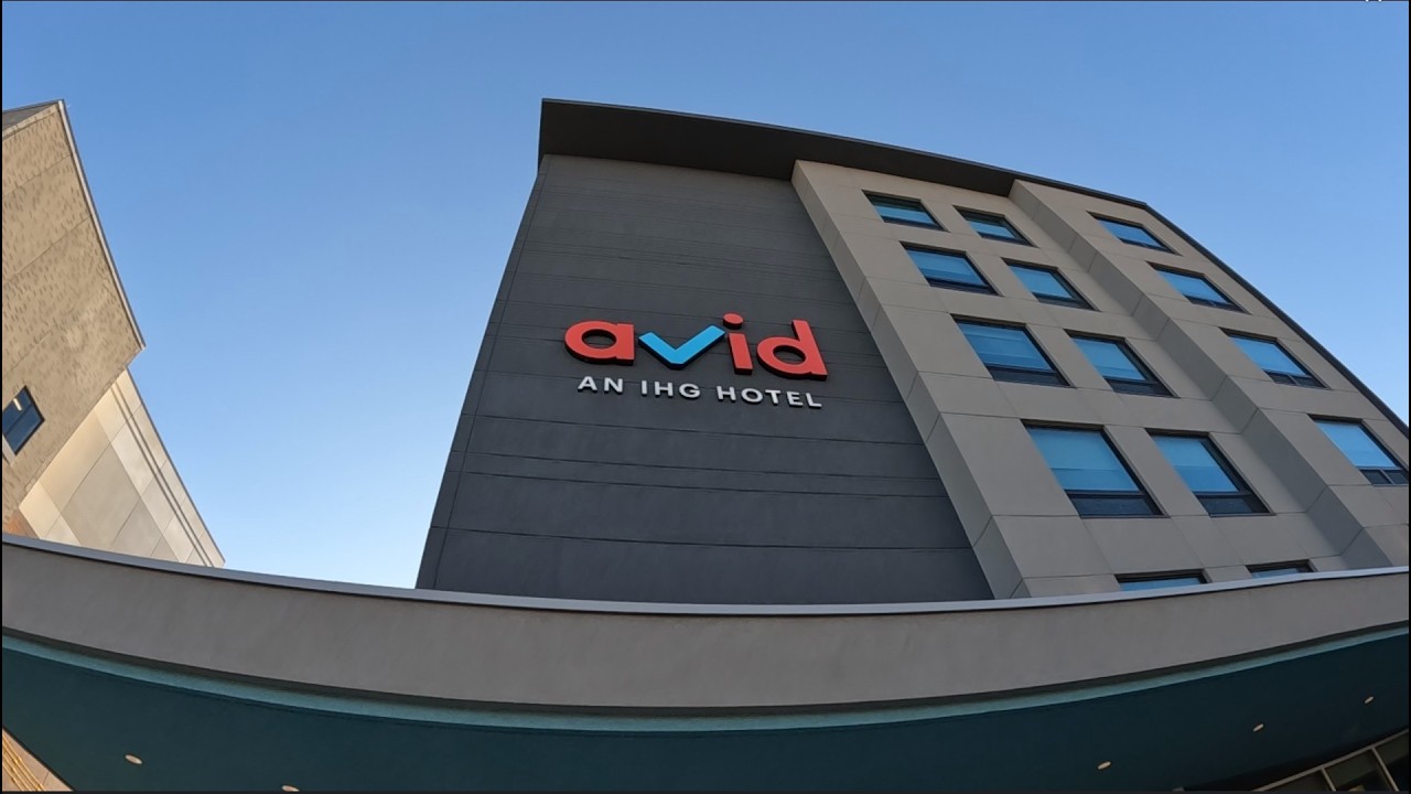 avid hotel Brooklyn Dyker Heights NY Breakfast Buffet Room Tour