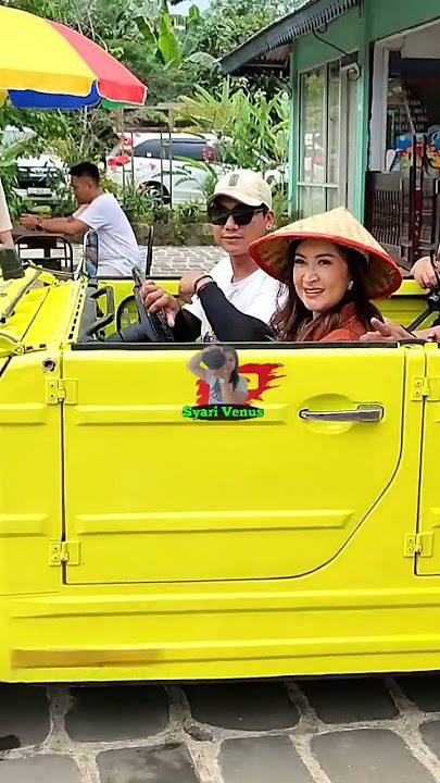 NAFA URBACH NAIK MOBIL VW KELILING DESA BOROBUDUR