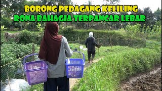 Borong Pedagang Keliling Di Kampung..Senengnya Pake Banget Banget Katanya..