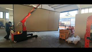 Counterbalanced crane for heavy duty applications model Omnia by Flexlifting