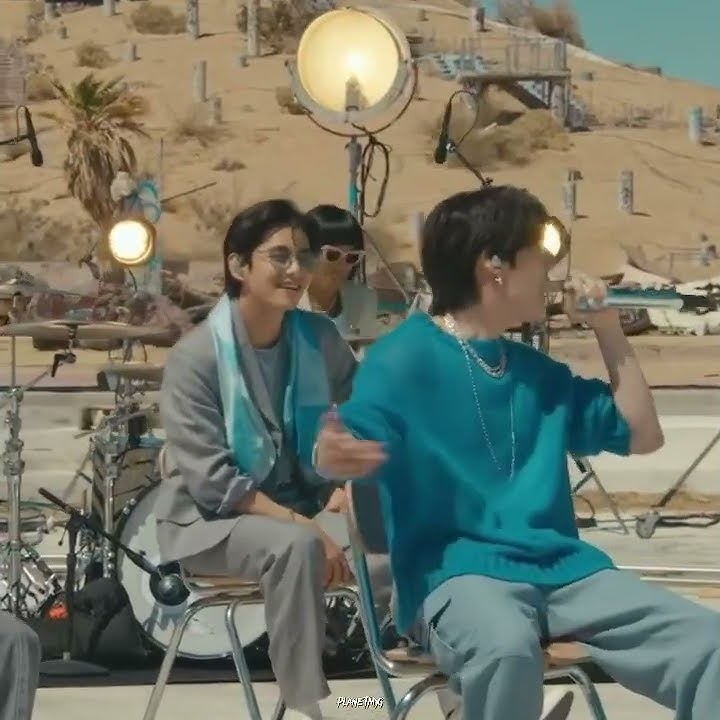 I love the way how Taehyung matched the tune with Yoongi🥰🥰and Yoongi voice❤️❤️❤️#min #suga #v#bts