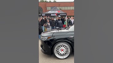 Acura MDX A-spec op de lucht zorgt voor een lage auto-limbo 💥