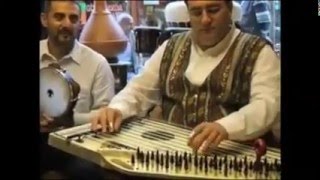 Improvisación de qanun y darbuka Resimi